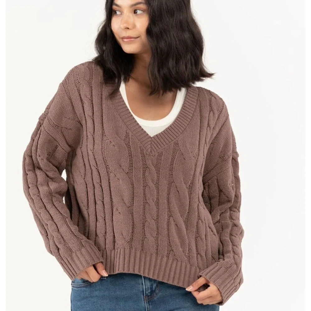 Tilly’s RSQ Womens Chenille Cable V Neck Sweater in Size XS - Picture 1 of 5
